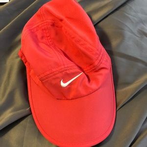 Nike Women’s Featherlight Cap